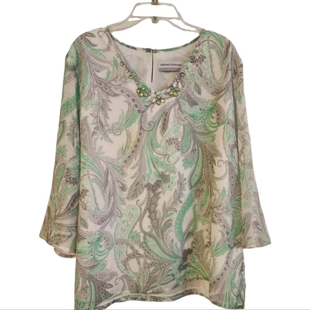 Alfred Dunner Beaded Blouse. Green and White. Size 16 Petite. EUC.
